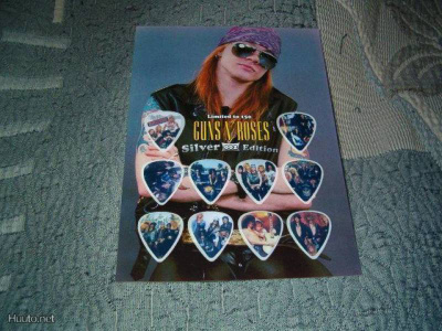 10 kpl GUNS N ROSES.. plektraa.(plektra taulu (ei.hv:ei pk)