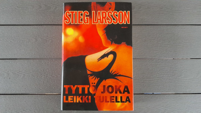 Tyttö Joka Leikki Tulella (Stieg Larsson 2006/2007)