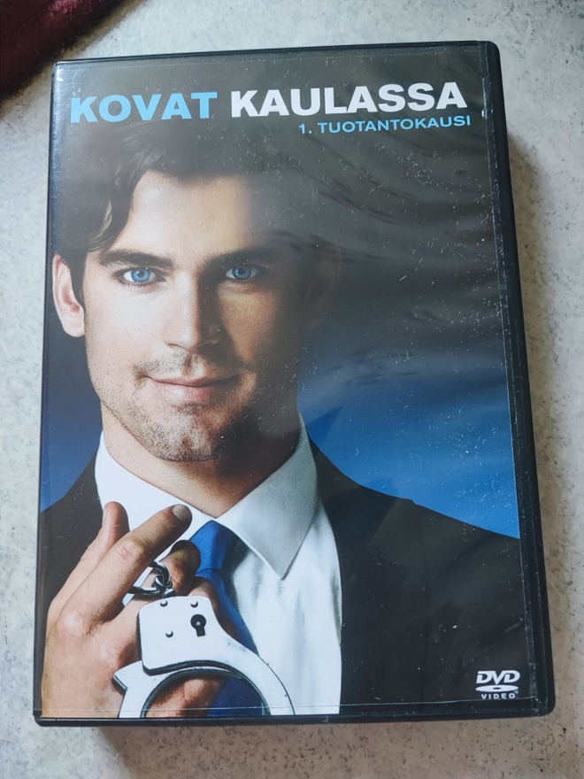 Kovat kaulassa 1. tuotantokausi White Collar