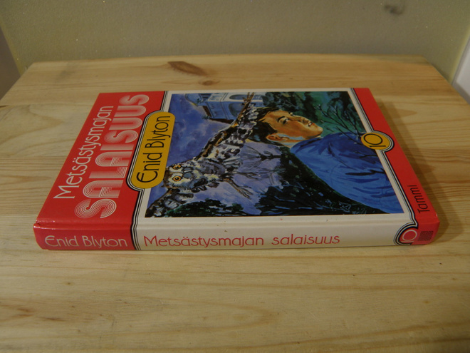 Enid Blyton Metsästysmajan  salaisuus