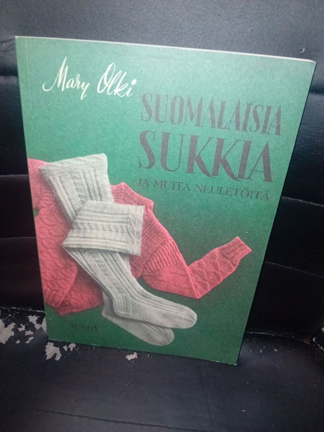 Mary Olki : Suomalaisia sukkia ( SIS POSTIKULU )