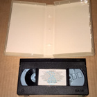 ELSA VAPAANA SYNTYNYT 1965 SEIKKAILU VHS - pikkukuva 3
