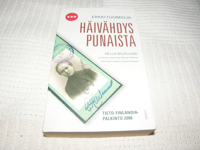 Erkki Tuomioja Häivähdys punaista  -pok