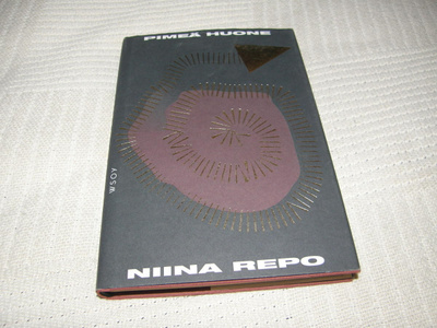Niina Repo Pimeä huone -sid