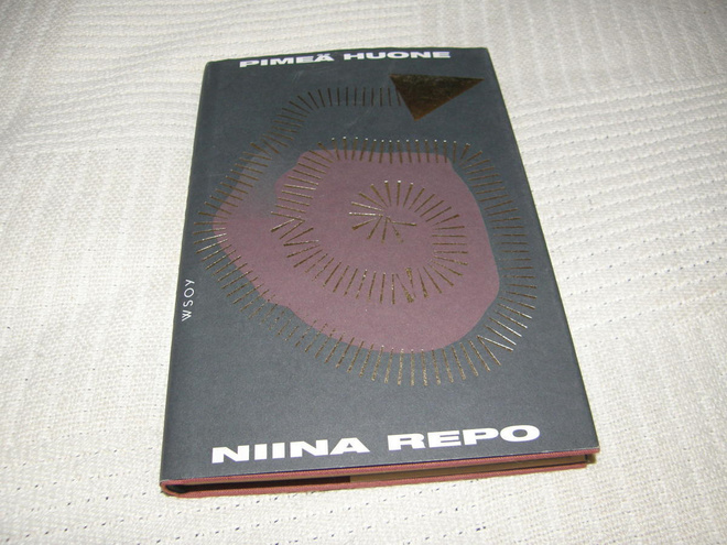 Niina Repo Pimeä huone  -sid