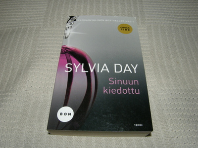 Sylvia Day Sinuun kiedottu -pok