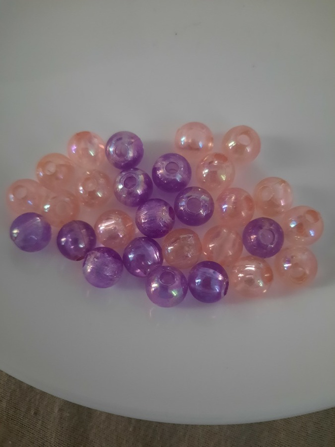 28 kpl helmiä  violetti ja vaaleanpunainen