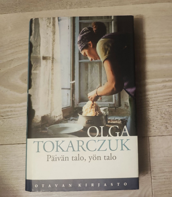Päivän talo, yön talo Olga Tokarckzuk