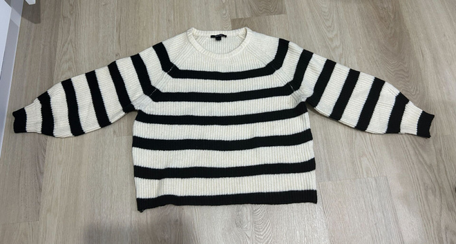 Esmara raidallinen neulepusero, S / Black & cream pullover