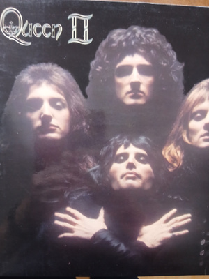 Queen : 2.