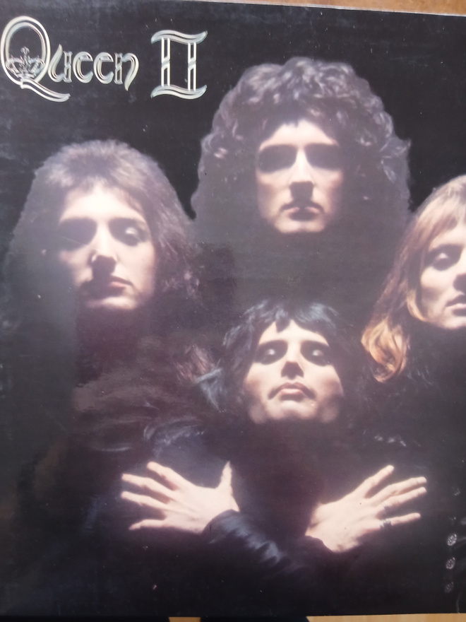 Queen : 2.