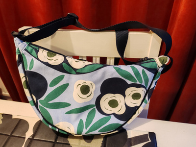 Marimekko x Uniqlo olkalaukku