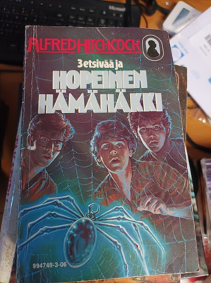 Hitchcock 3 etsivää ja hopeinen hämähäkki