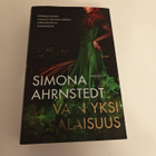 Simona Ahrnstedt; Vain yksi salaisuus - pikkukuva 1