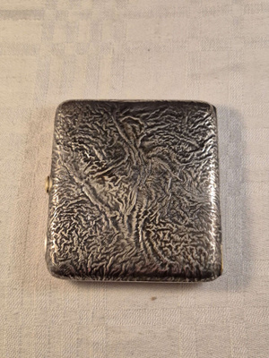 Hopeinen savukerasia, 8x9 cm, v. 1955