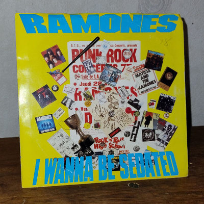 Ramones – I Wanna Be Sedated(+Ramones-On-45-Mega-Mix)SINGLE