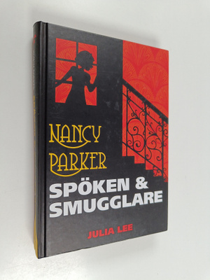 Julia Lee : Spöken och smugglare