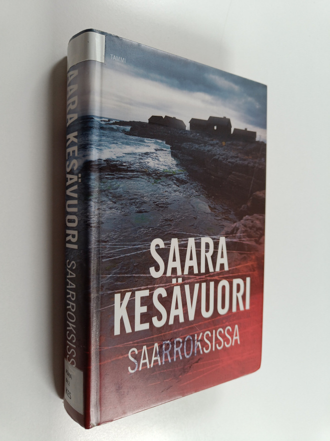 Saara Kesävuori : Saarroksissa