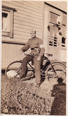 EINO SORMUNEN SK POLKUPYÖRÄLLÄ 1935 TULEVA PIISPA YM.