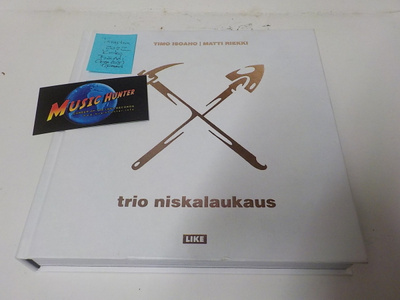 TRIO NISKALAUKAUS KIRJA KOKO BÄNDIN NIMMAREILLA