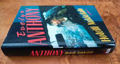Evelyn Anthony: Hotelli Nukketalo