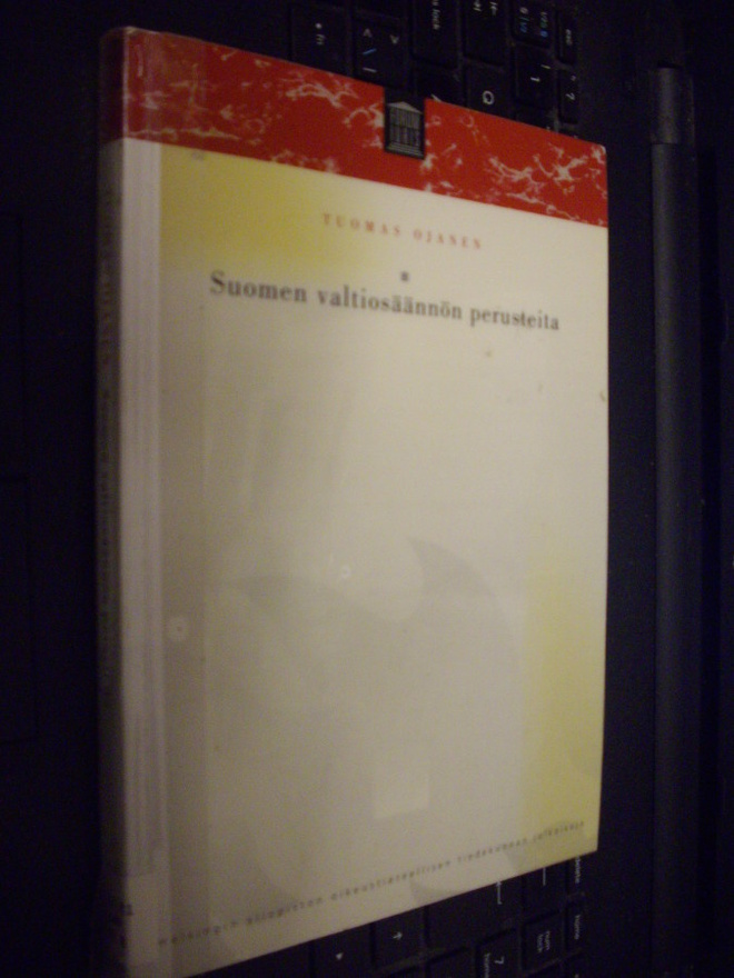 Tuomas Ojanen: Suomen valtiosäännön perusteita (2001) SIS.PK