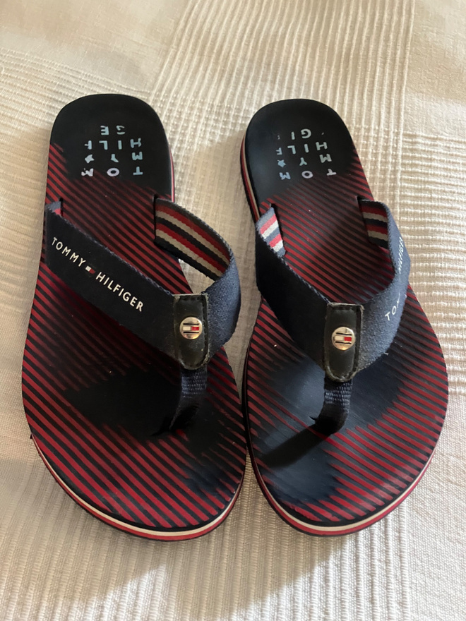 Tommy Hilfiger naisten 40 koon sandaalit