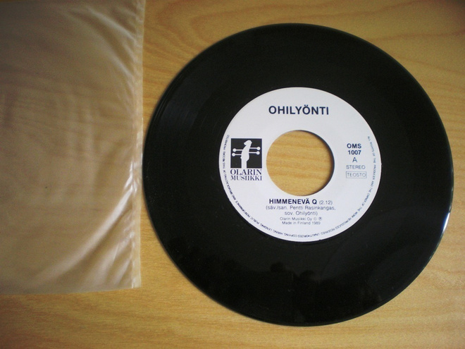 7" Ohilyönti: Himmenevä Q / Foinikialainen