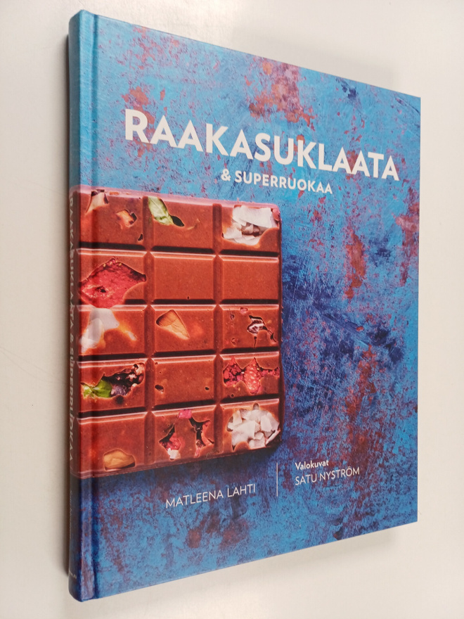 Matleena Lahti : Raakasuklaata ja superruokaa