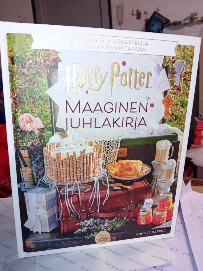Harry Potter maaginen juhlakirja  ( SIS POSTIKULU )