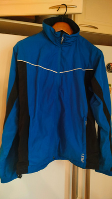 Halti Active dry M-koko tuulitakki.