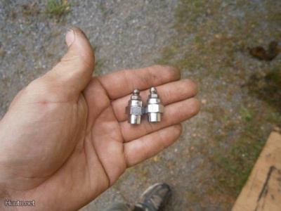 ainakin husqvarna 4012,-60, etuteleskooppien yläpäähän nipat