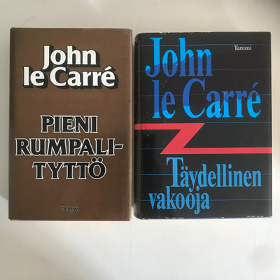Kaksi John le Carrén kirjaa