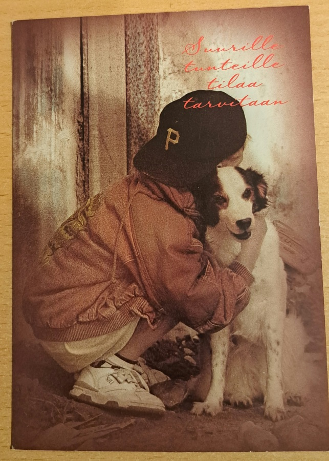 Lapsi halaa koiraa, teksti, uusi kortti