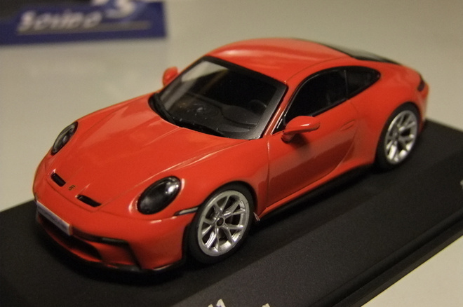 Porsche 911 992 GT3 touring -23 1:43 ALE!