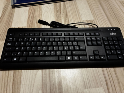 Fujitsu Näppäimistö, Laaja NumPadilla