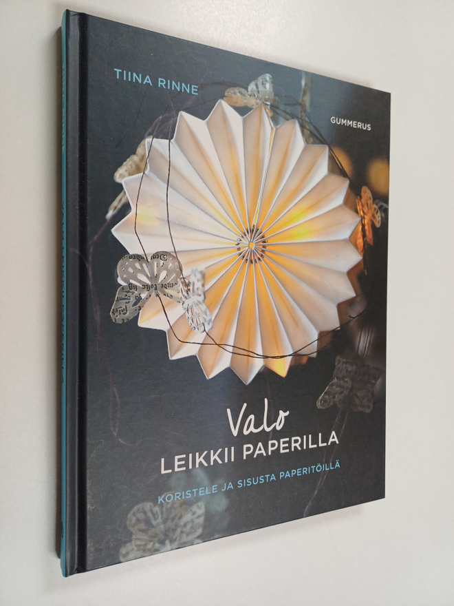 Tiina Rinne : Valo leikkii paperilla : koristele ja sisus...