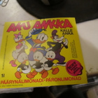 KOFF AKU Ankka Päärynälimonadi Etiketti - pikkukuva 1