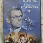 Kuin surmaisi satakielen | Skuggan över södern (SE DVD) - pikkukuva 1