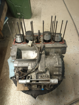 Honda CB750 K7 alakerta