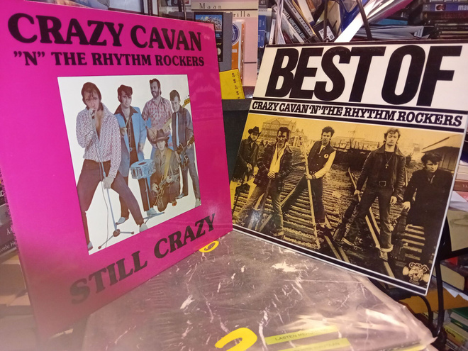 2 kpl LP Crazy Cavan STILL CRAZY / BEST OF ( SIS POSTIKULU)