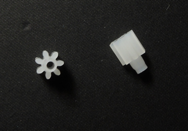 7-hampainen pieni hammasratas 0.75mm akselille (2 kpl)