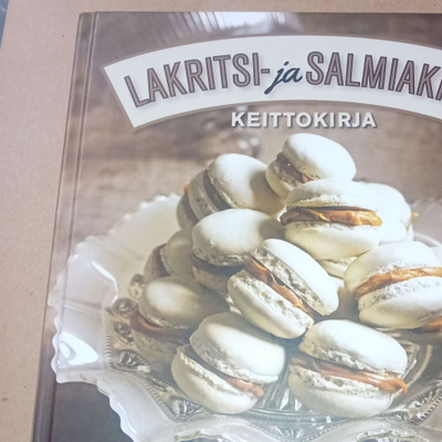 Wilson  : Lakritsi- ja salmiakkikeittokirja  ( SIS POSTIKULU