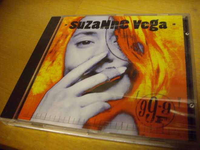 SUZANNE VEGA: 99.9 F° CD ( 1992) Sis.postikulut