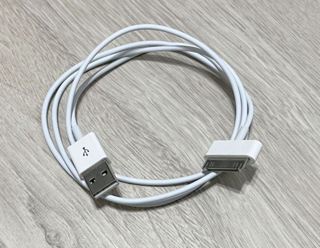 USB data-/latauskaapeli vanhalle iPadille (30 pin)