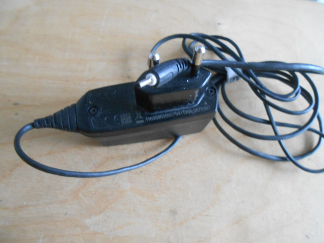 Nokia alkuperäinen laturi  AC-4E, pienipäinen. Output 5V.
