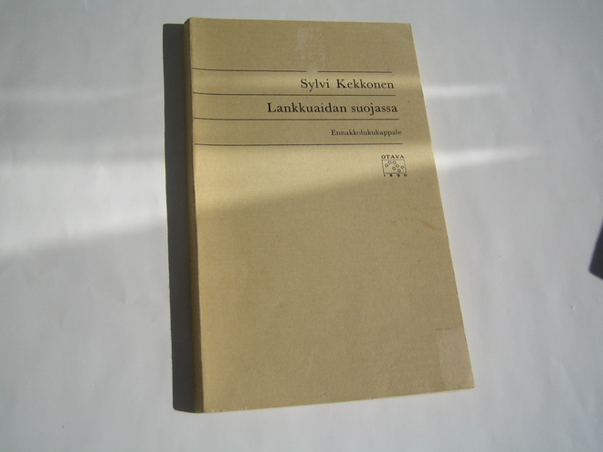 Sylvi Kekkonen - Lankkuaidan suojassa. Ennakkokappale