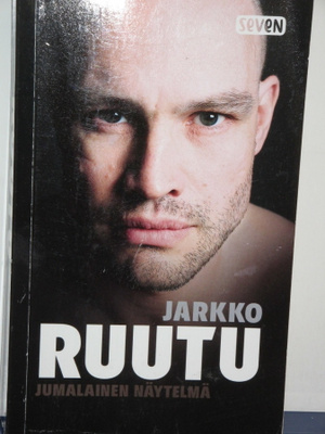 Tuomas Nyholm : JARKKO RUUTU Jumalainen näytelmä