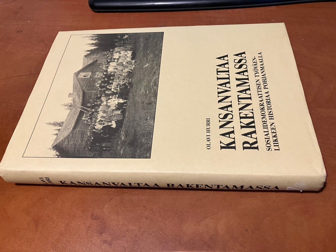 HURRI KANSANVALTAA RAKENTAMASSA HYVÄ