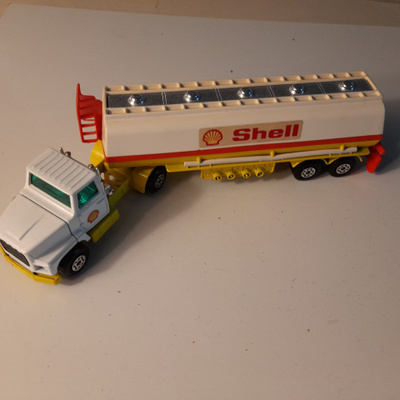 Matchbox Supekings Ford LTS / Articulated tanker